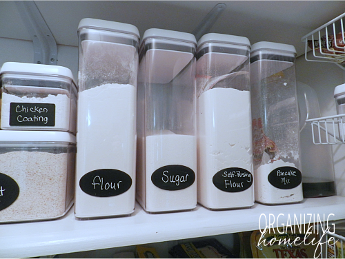 http://www.organizinghomelife.com/wp-content/uploads/2013/10/Organizing-the-Pantry-with-Chalkboard-Labels.png