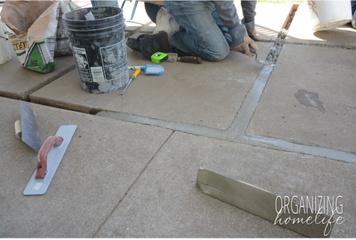 Updating an Outdated Patio with Pea Gravel - Organizing Homelife