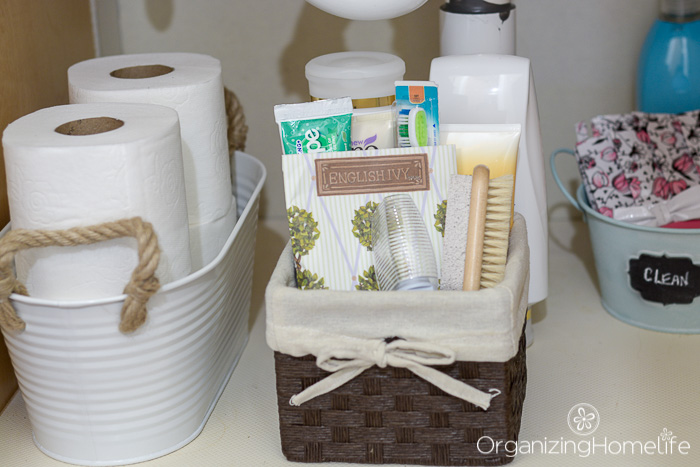 Guest Room Toiletries in a Basket | Organizing Homelife